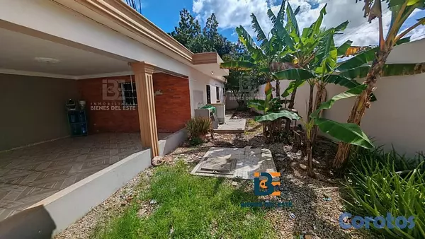 casas - Se vende amplia casa DE ESQUINA en la Entrada del  9