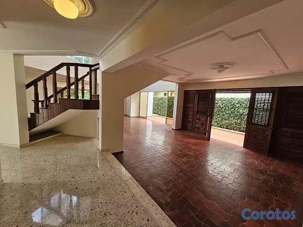 casas - Casa de 5 habitaciones 4 baños 4 parqueos en alqui 20