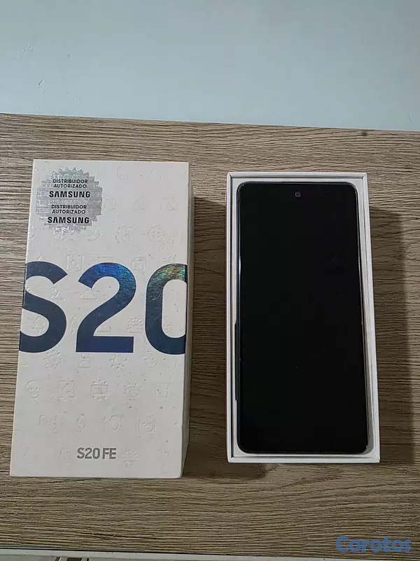 celulares y tabletas - Se vende Samsung galaxy S20 fe como nuevo  2