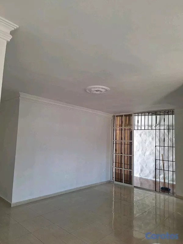 casas - Casa en residencial cerrado con amplio patio Autopista de San Isidro 8