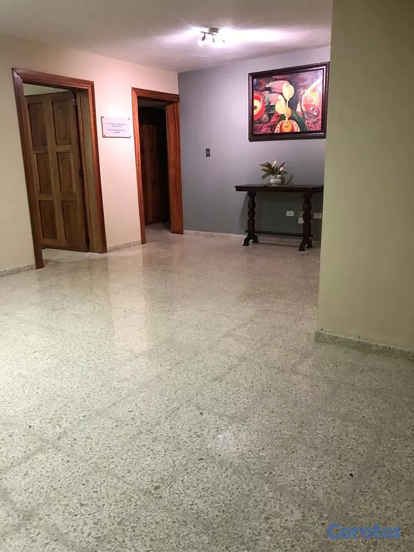 oficinas y locales comerciales - COMODA OFICINA EN ZONA PRIVILEGIADA
