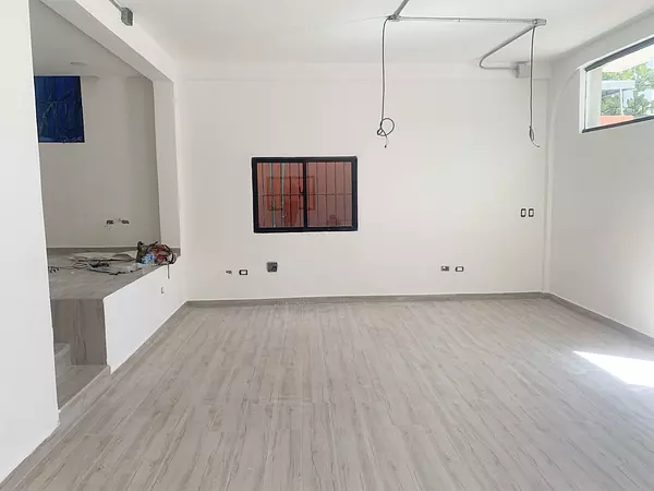 oficinas y locales comerciales - Local en bella vista primer nivel 2