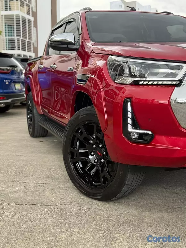 jeepetas y camionetas - Toyota Hilux 2022 SRV  6