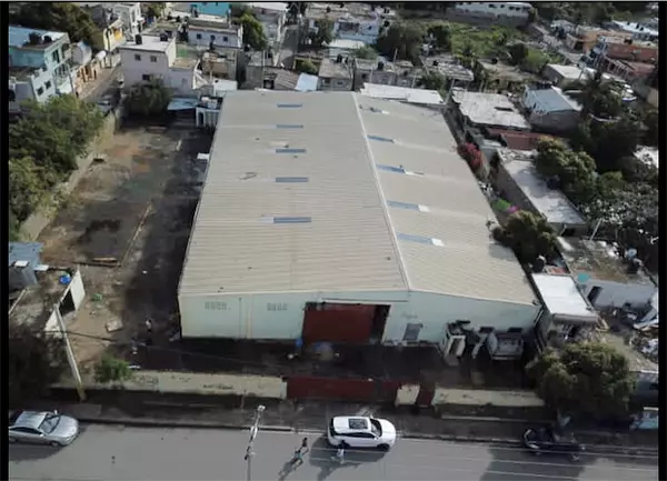 oficinas y locales comerciales - Nave en las Americas 1400 mts 2