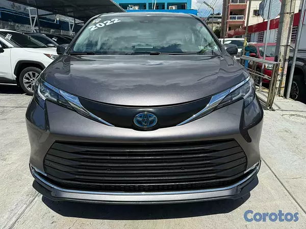 jeepetas y camionetas - Toyota Sienna XLE 2022 8