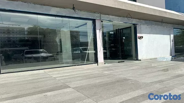oficinas y locales comerciales - Local Oficina en Primer Piso en el DISTRITO NACIONAL 4