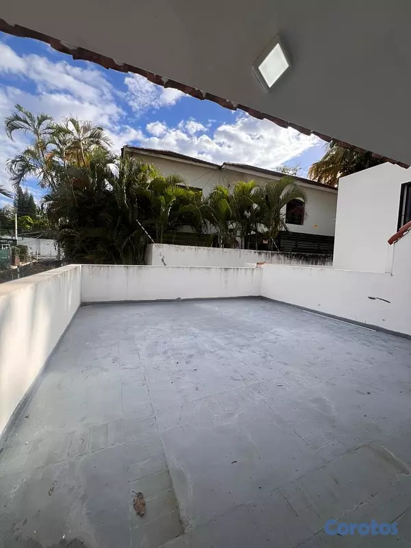 casas - SE VENDE HERMOSA CASA DE 3 NIVELES EN LOS CERROS D 4