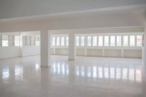 oficinas y locales comerciales - local en Evaristo morales  4