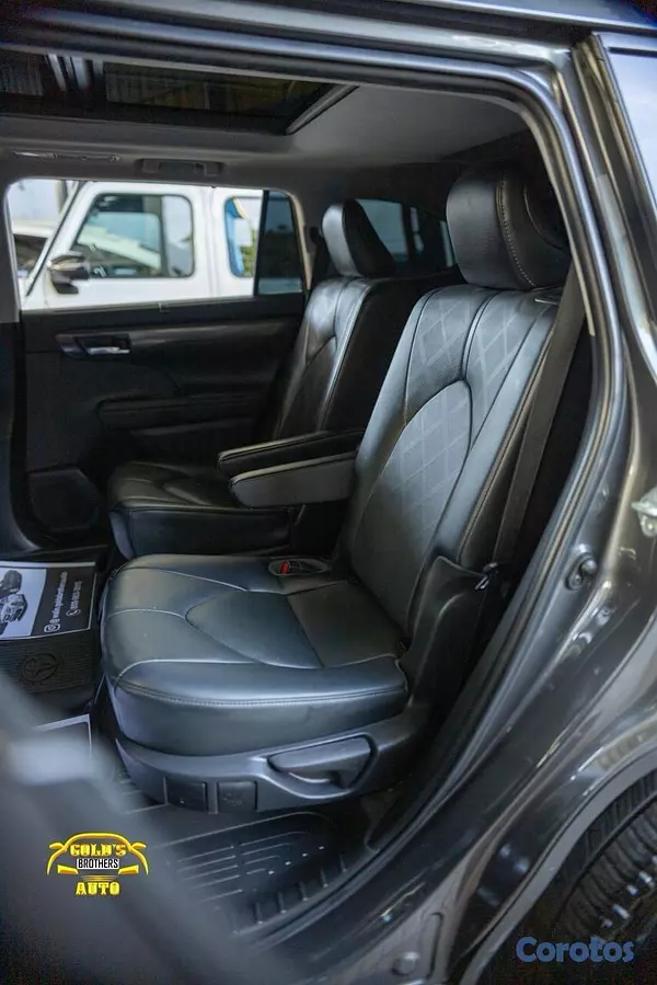 jeepetas y camionetas - Toyota Highlander Platinum 2023 Clean Carfax 7