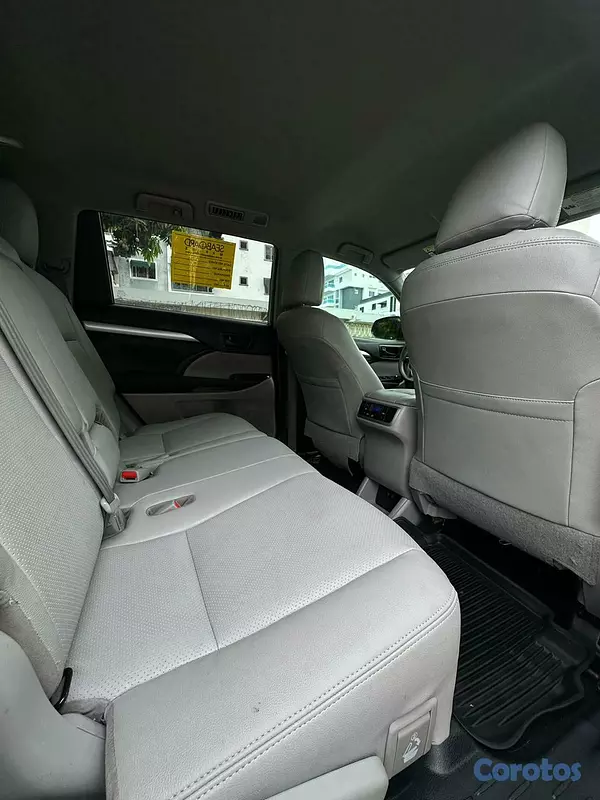 jeepetas y camionetas - Toyota Highlander LE 2019 2