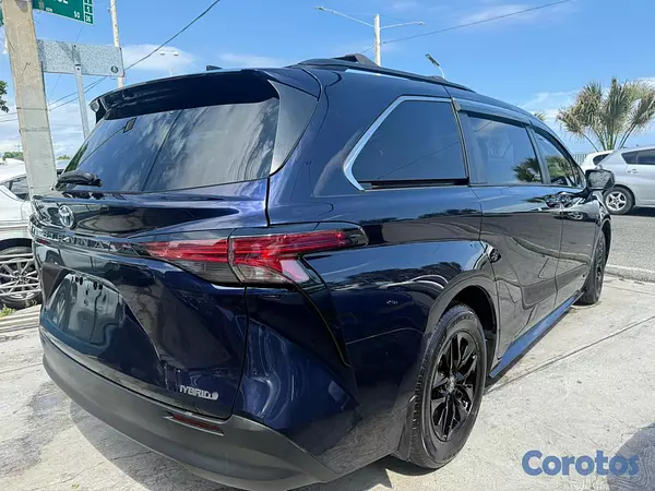jeepetas y camionetas - Toyota Sienna LE 2021 6