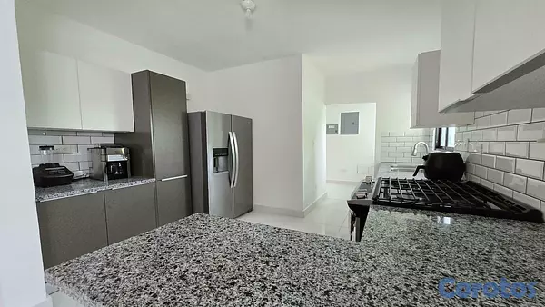 apartamentos - APARTAMENTO 2DO NIVEL EN TORRE CON PISCINA Y GYM. GURABO 3