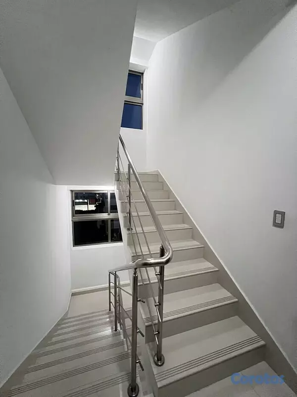 apartamentos - 🏙️✨ Apartamento en Alquiler – Evaristo Morales, Sa 5