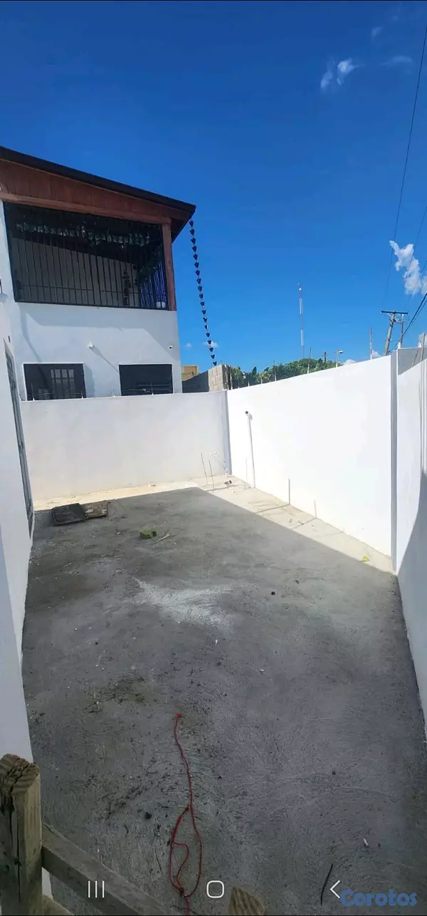 casas - Vendo casa con exelente ubicación en Urb Las Antillas  9