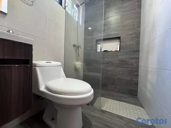 apartamentos - vendo independencia klm 7 y Mendio dos habitaciones 2.5 baños dos parqueos serví 17