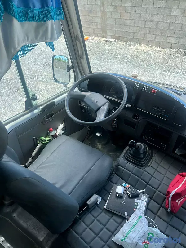 camiones y vehiculos pesados - Toyota Coaster 2013 3