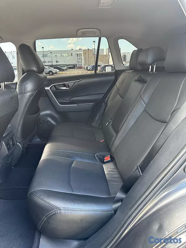 jeepetas y camionetas - Toyota rav4 XLE 2021 8