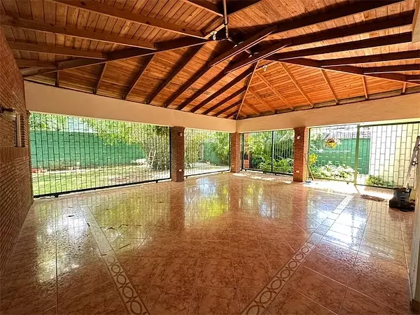 oficinas y locales comerciales - Amplia propiedad en el millon comercial  7