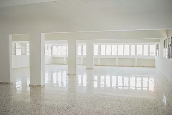 oficinas y locales comerciales - local en Evaristo morales  5