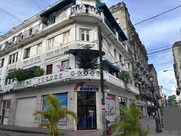 oficinas y locales comerciales - Edificio en ZONA COLONIAL 2