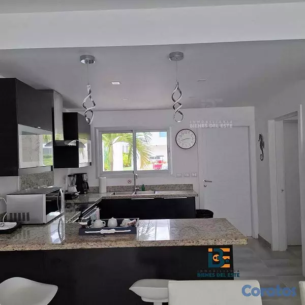 casas vacacionales y villas - Se Vende Casa de Tres Habitaciones en el Juan Pabl 4