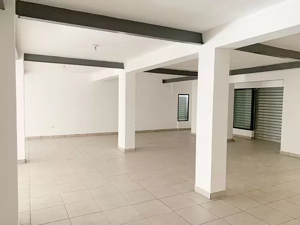 oficinas y locales comerciales - Local esquinero amplio 5