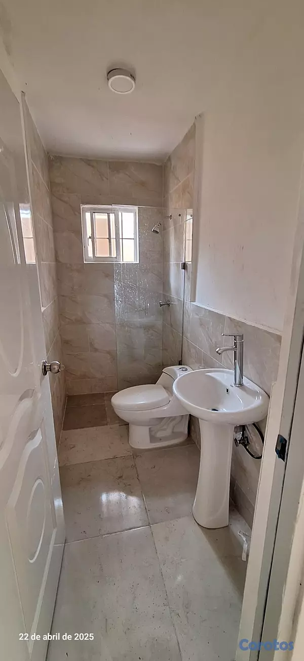 casas - Hermosa y cómoda casa en solar de 300m2, patio y t 3
