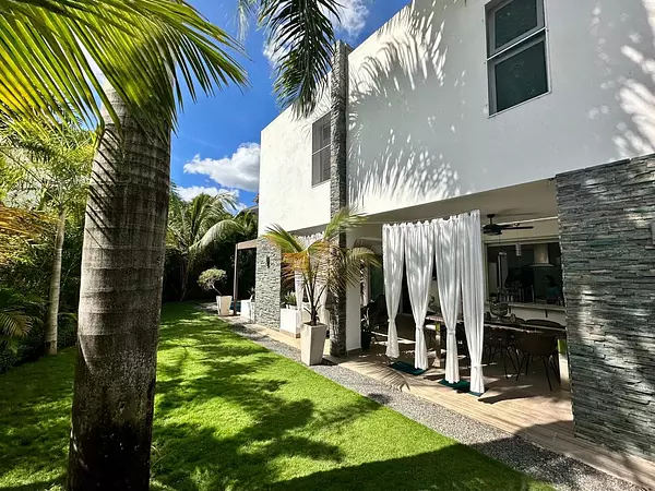 casas - Preciosa Casa de venta en Los Samanes  9