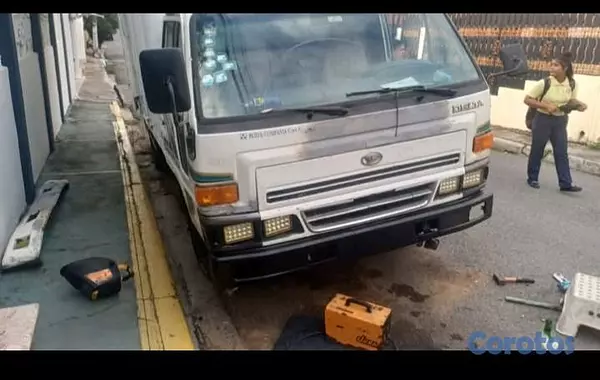 camiones y vehiculos pesados - Daihatsu Delta 2006 cabina ancha cama larga (Furgón) 5