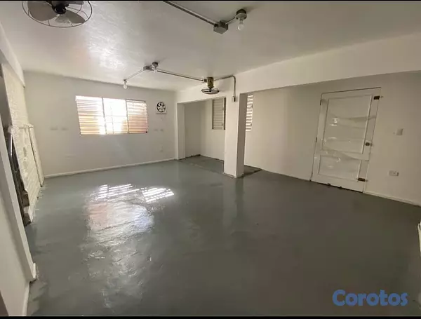 oficinas y locales comerciales -  A tres min Mirador Sur 1er piso local alquiler zona industrial Herrera  3
