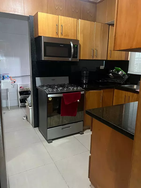 apartamentos - Sector: Evaristo Morales Construcción: 179 Metros² 7
