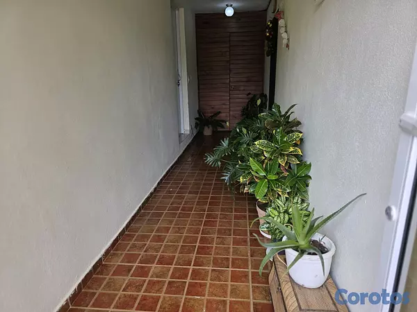casas vacacionales y villas - En Constanza, casa en renta amueblada, fija y por temporada, capacidad para 6 8