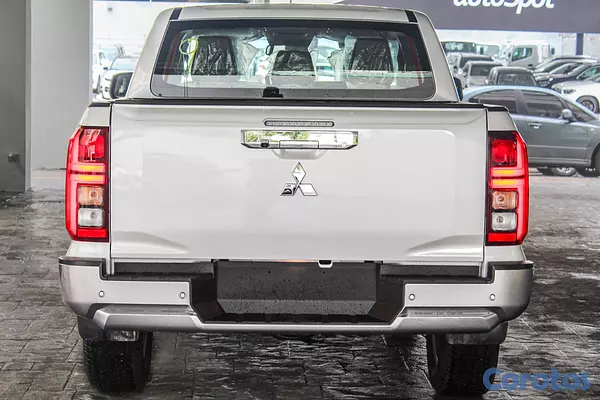 jeepetas y camionetas - Mitsubishi Motors L 200 6
