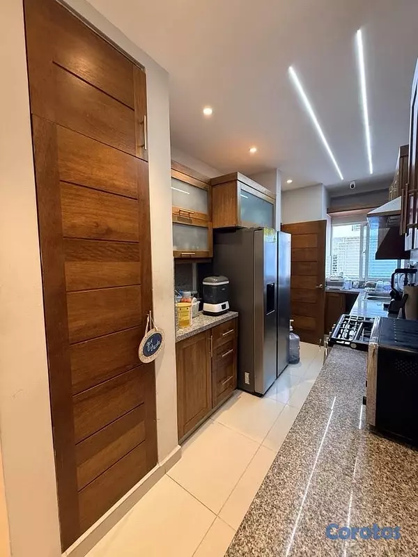 apartamentos - vendo Evaristo Morales dos habitaciones 2.5 baños dos parqueos bacon servicio  8