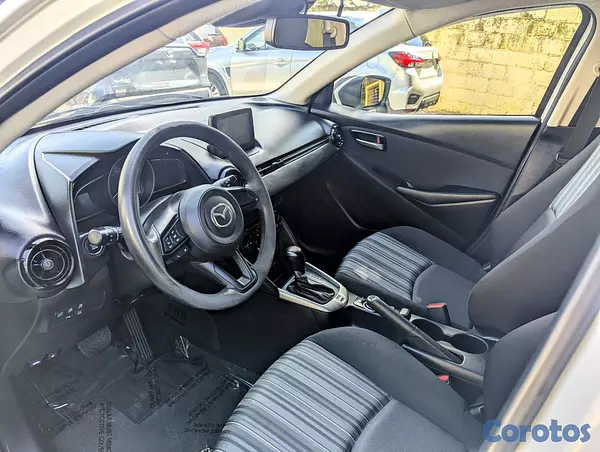 carros - Mazda 2 2020 8