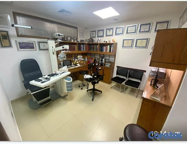 oficinas y locales comerciales - Vendo edificio en Gascue 6