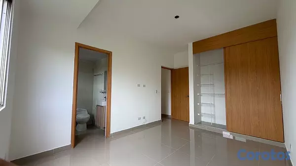 apartamentos - vendo independencia klm 7 y medio piso 4 dos habitaciones dos baños parqueo asc 10