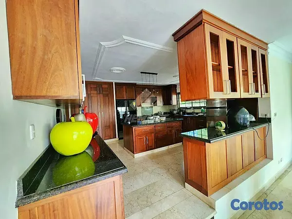 casas - IMPRESIONANTE CASA CON PISCINA Y PATIO LOS CERROS  4