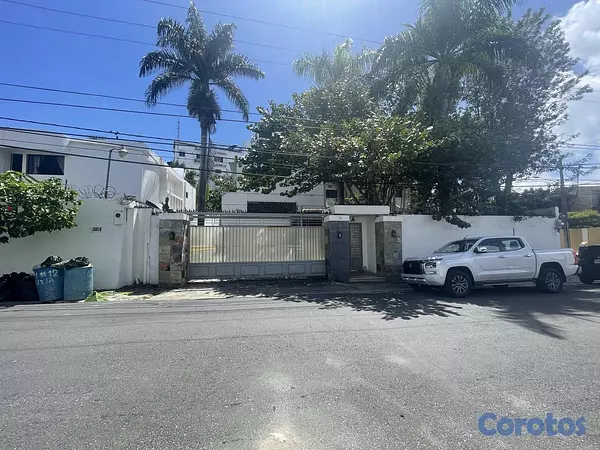casas - Casa de 8 habitaciones 8 baños en alquiler en Urb. 2