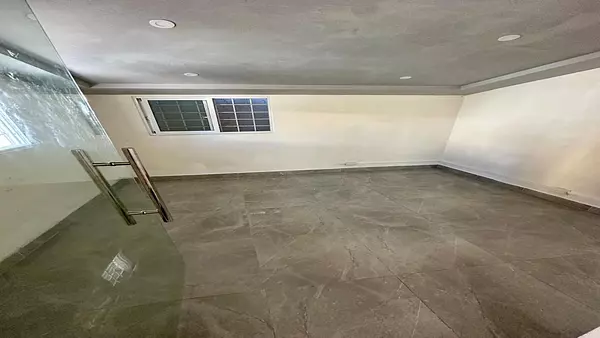 oficinas y locales comerciales - ALQUILER LOCAL COMERCIAL ENSANCHE NACO. 400M2 6