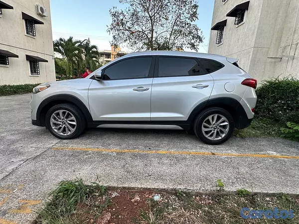 jeepetas y camionetas - Hyundai Tucson 2018 Negociable 9