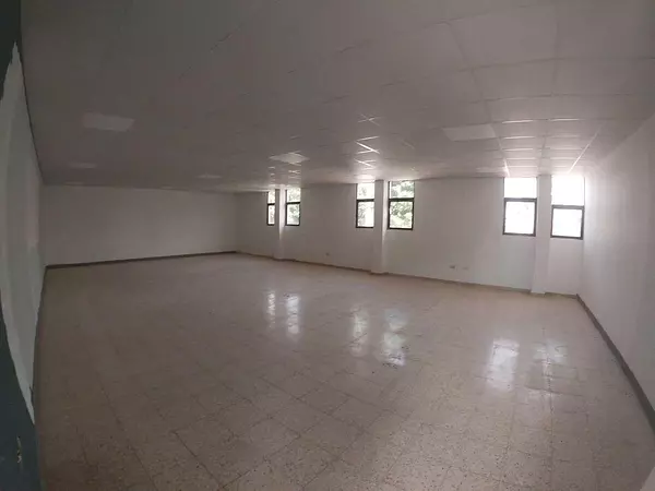 oficinas y locales comerciales - Local comercial 3er piso en Naco en la  27 febrero 7