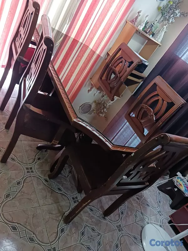 muebles y colchones - Vendo juego de comedor super barato junto con un m 2