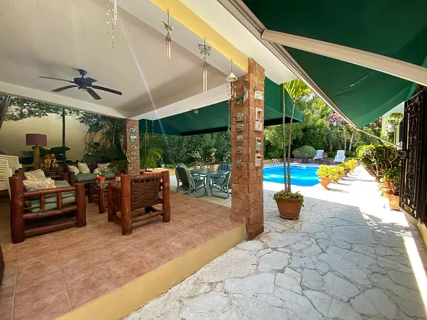 casas - VENDO CASA AMPLIA CON PISCINA EN ARROYO HONDO VIEJO 4
