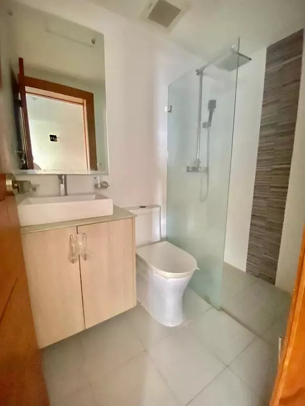 apartamentos - Apartamento en Venta
SERRALLÉS 
USD 270,000.00
Mantenimiento: RD$10,000.00

 10