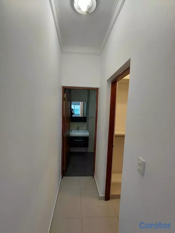 apartamentos - alquiló segundo nivel Evaristo Morales tres habitaciones 2.5 baños dos parqueos  14