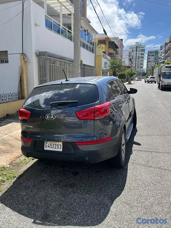 jeepetas y camionetas - vendo Kia en perfecto funcionamiento negociable  2
