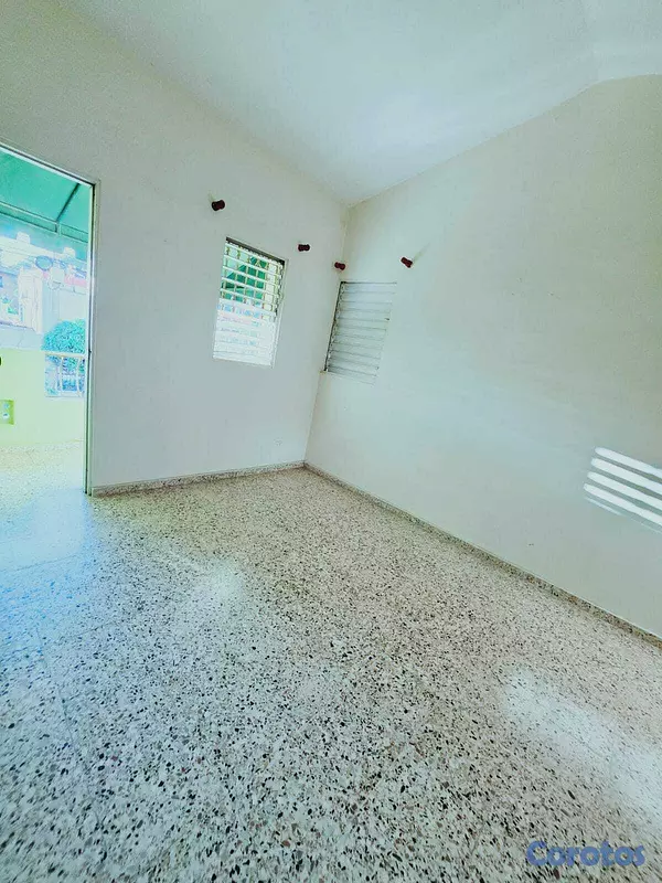 casas - Vendo casa de 2 niveles en Av. Independencia 9