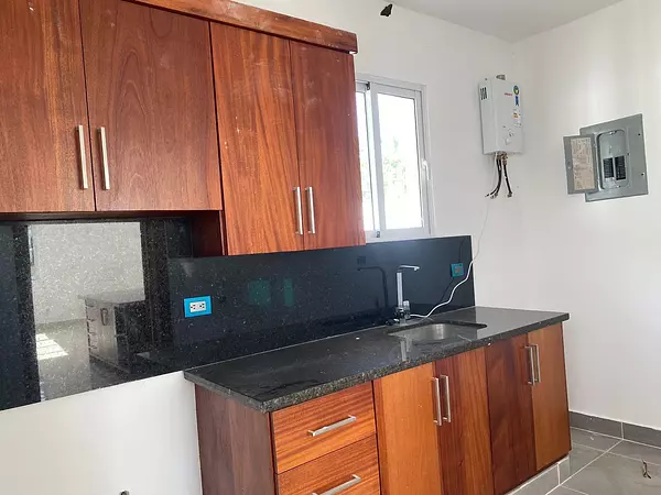 casas - Hermosa Casa de 2 Niveles en Proyecto Cerrado, Llanos de Gurabo  4