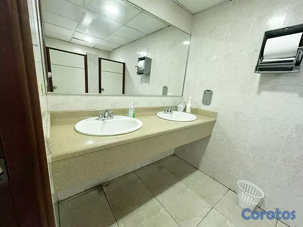oficinas y locales comerciales - Alquiler local en Evaristo  4
